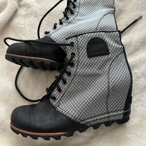 Sorel. 10. Black.